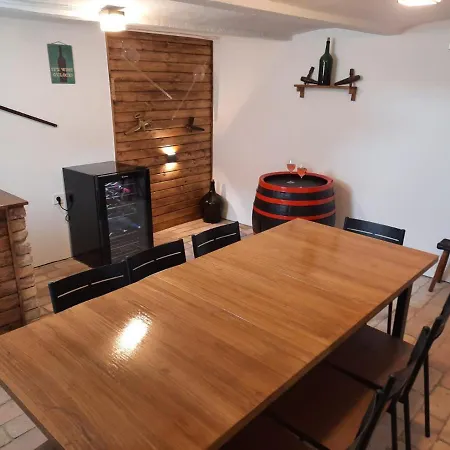 Semesterbostad Amande House&cottage Vonyarcvashegy