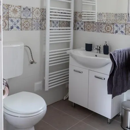 Amande House & Holiday home Vonyarcvashegy