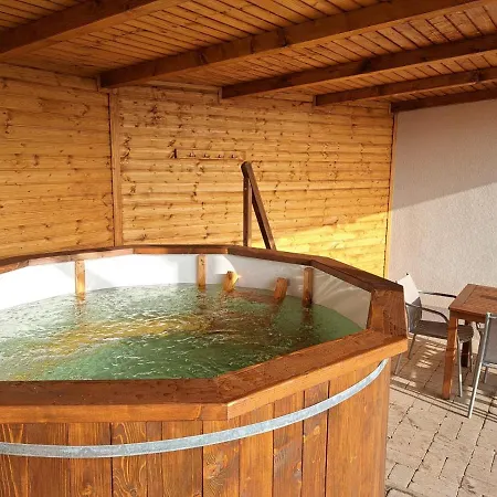 Semesterbostad Amande House&cottage Vonyarcvashegy