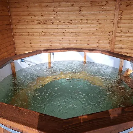 Amande House&cottage Semesterbostad