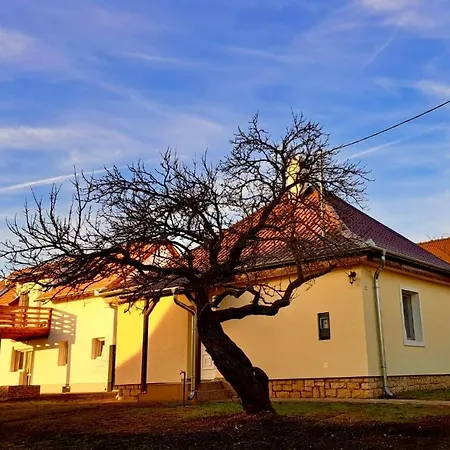 Amande House&cottage Vonyarcvashegy