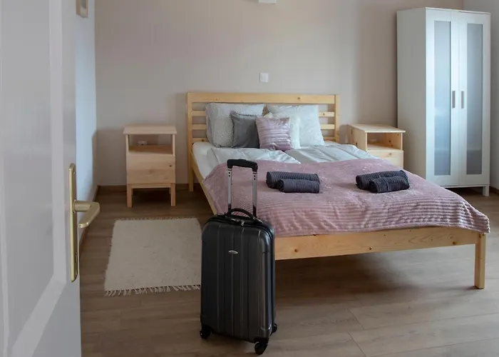 Amande House & * פוניארצוושהג'